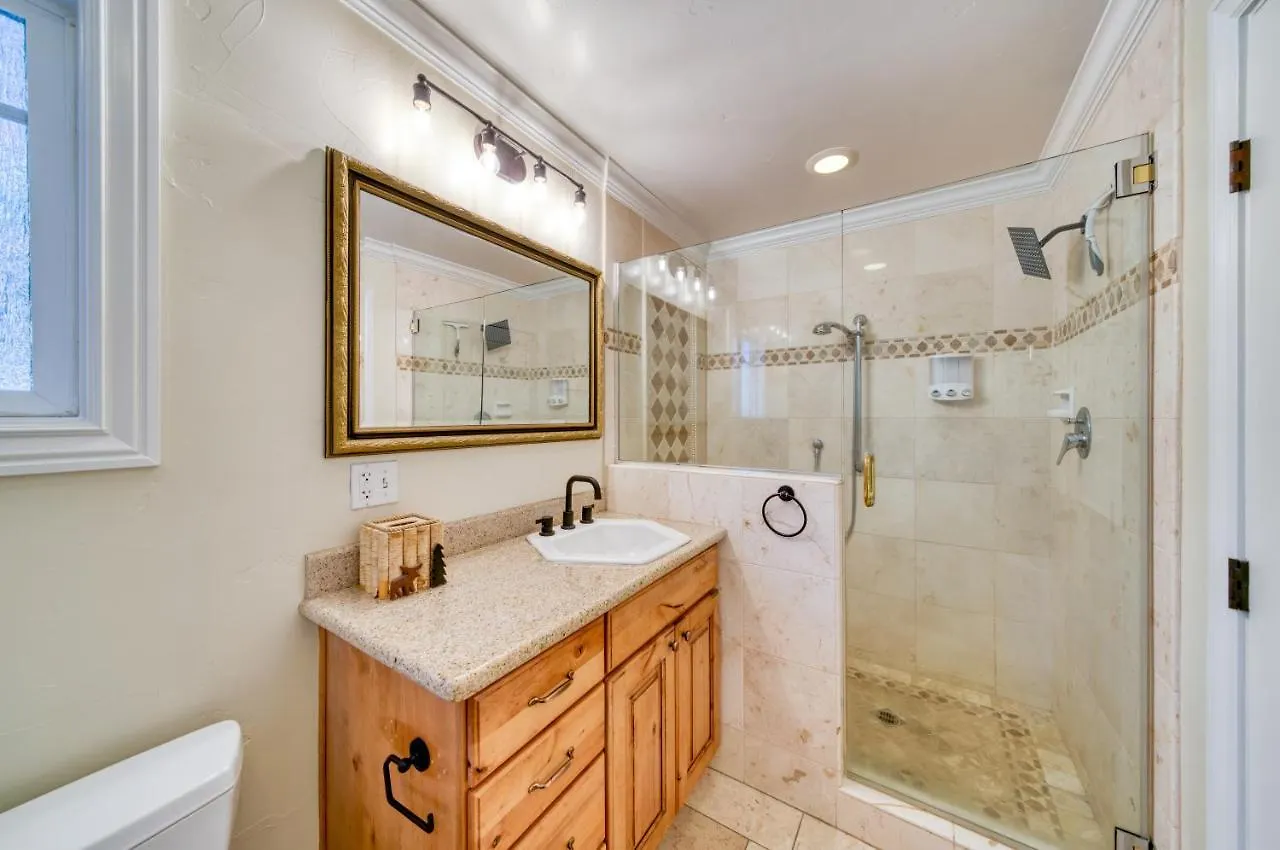 Apartment Mml Unit 11 - Mountain Lodge 2Br: Walk To Gondola, Lake & More! South Lake Tahoe